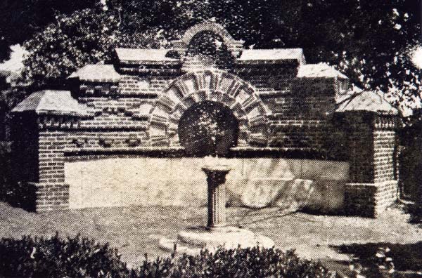 1945 Fuente jardín